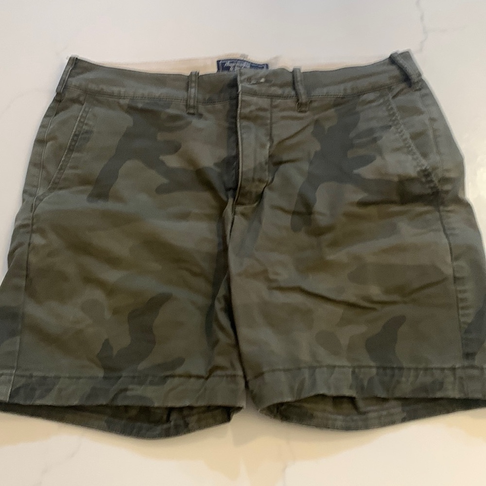 Abercrombie and fitch camo men’s shorts 30w, inseam 6.5”
